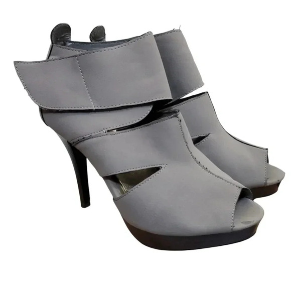 Rampage Suede Gray heels.  Size 9.5 - Picture 2 of 8
